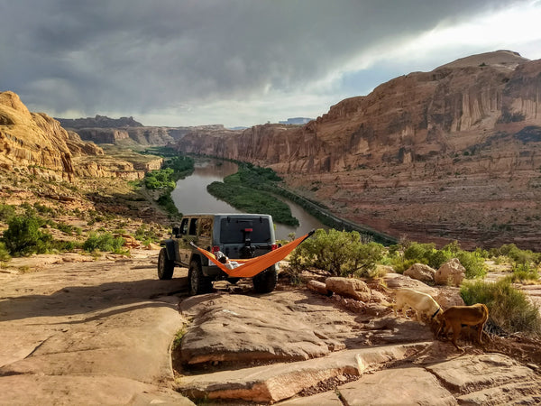 Resting in Original Hammock Mount on Moab Rim Trail in Jeep JK, offroad, rockcrawling